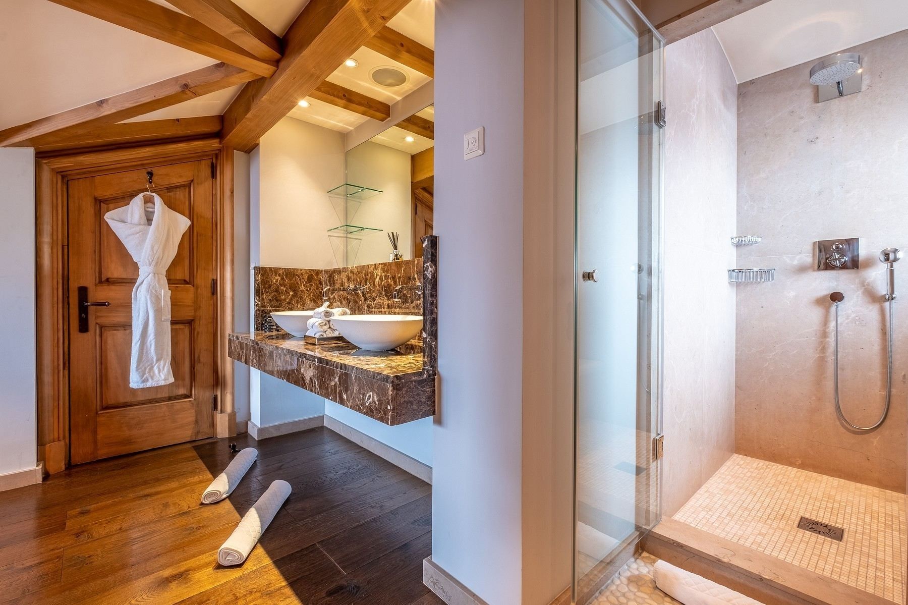 chalet de luxe 6 Pièces en location saisonnière sur COURCHEVEL (73120)