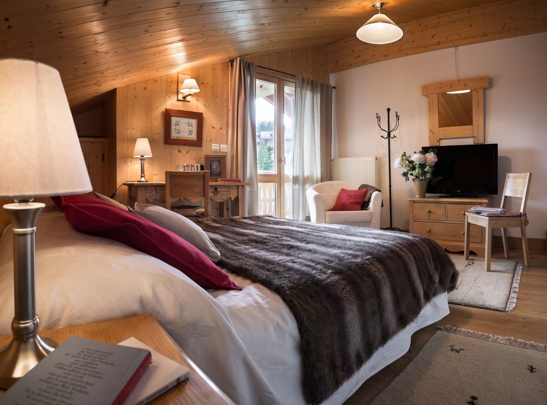 luxury chalet 7 Rooms for seasonal rent on COURCHEVEL (73120)