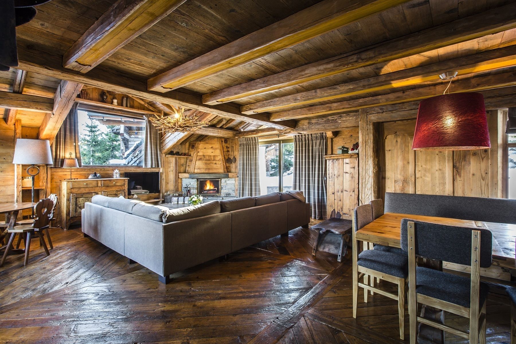 luxury chalet 6 Rooms for seasonal rent on COURCHEVEL (73120)