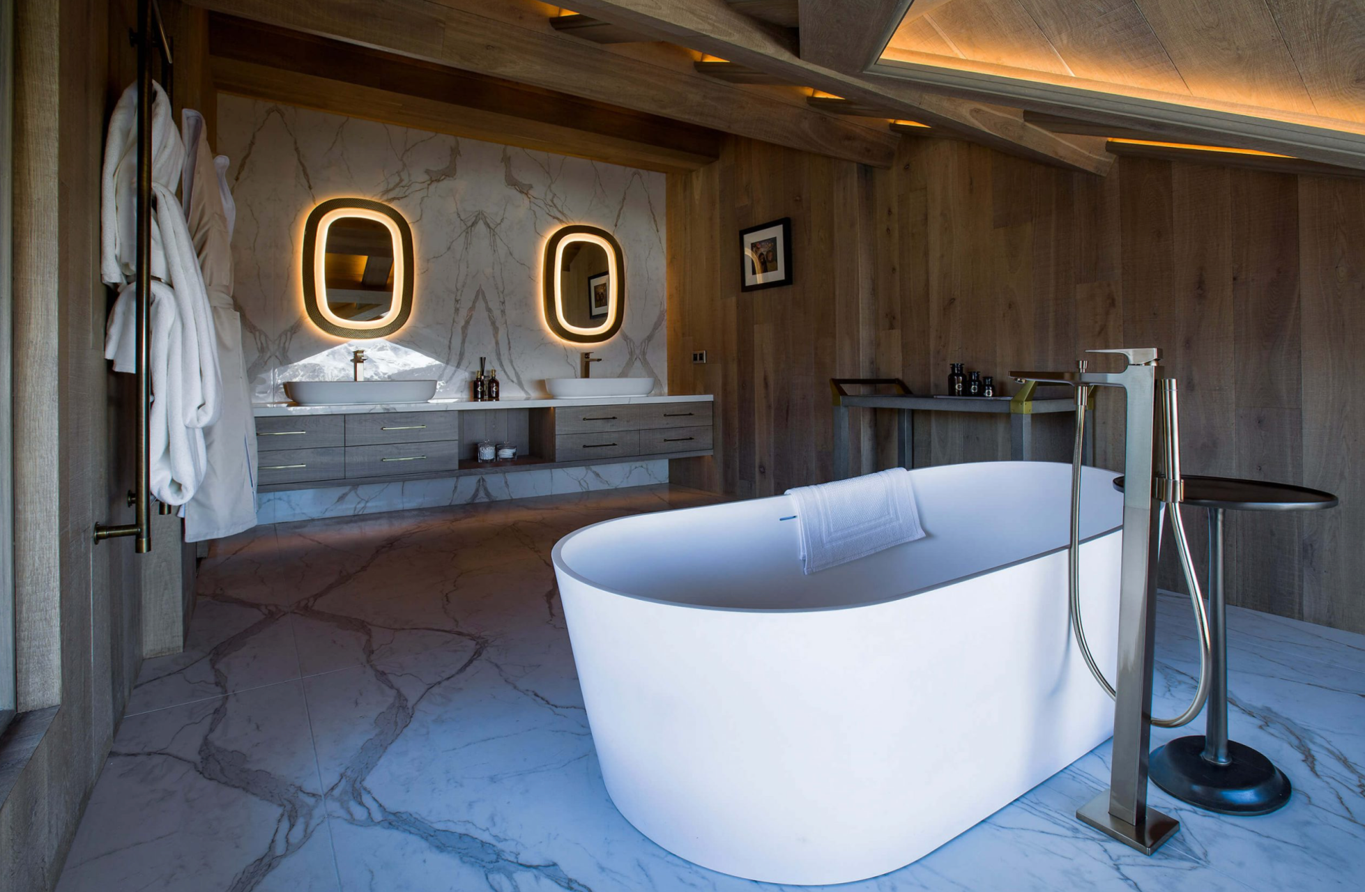 luxury chalet 7 Rooms for seasonal rent on COURCHEVEL (73120)