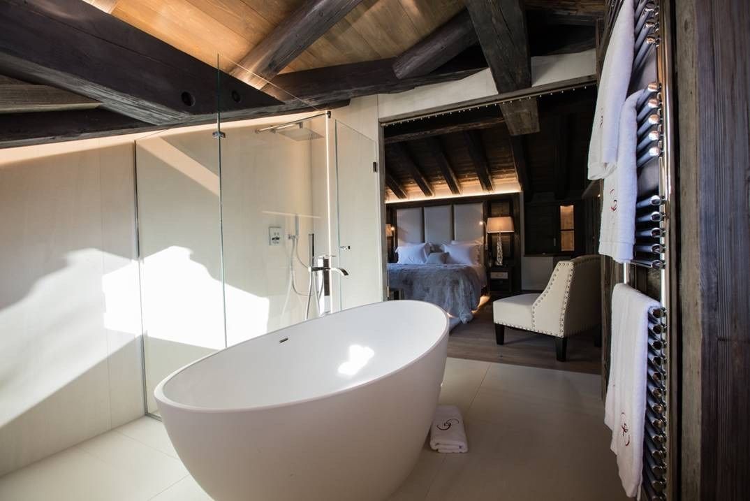 luxury chalet 6 Rooms for seasonal rent on COURCHEVEL (73120)