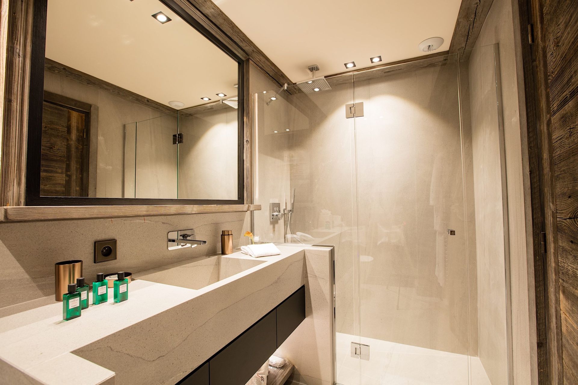 luxury chalet 6 Rooms for seasonal rent on COURCHEVEL (73120)