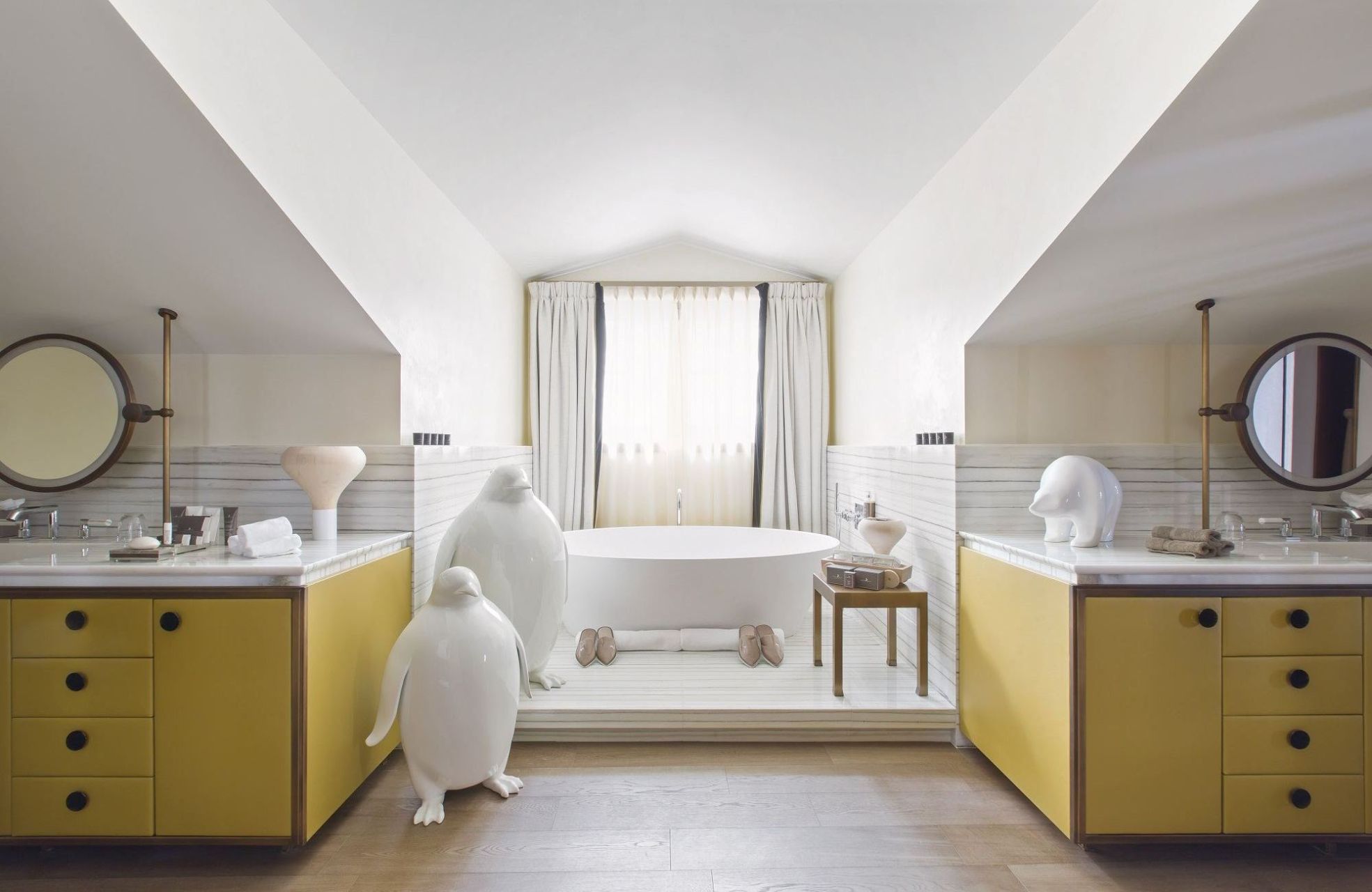 luxury chalet 4 Rooms for seasonal rent on COURCHEVEL (73120)