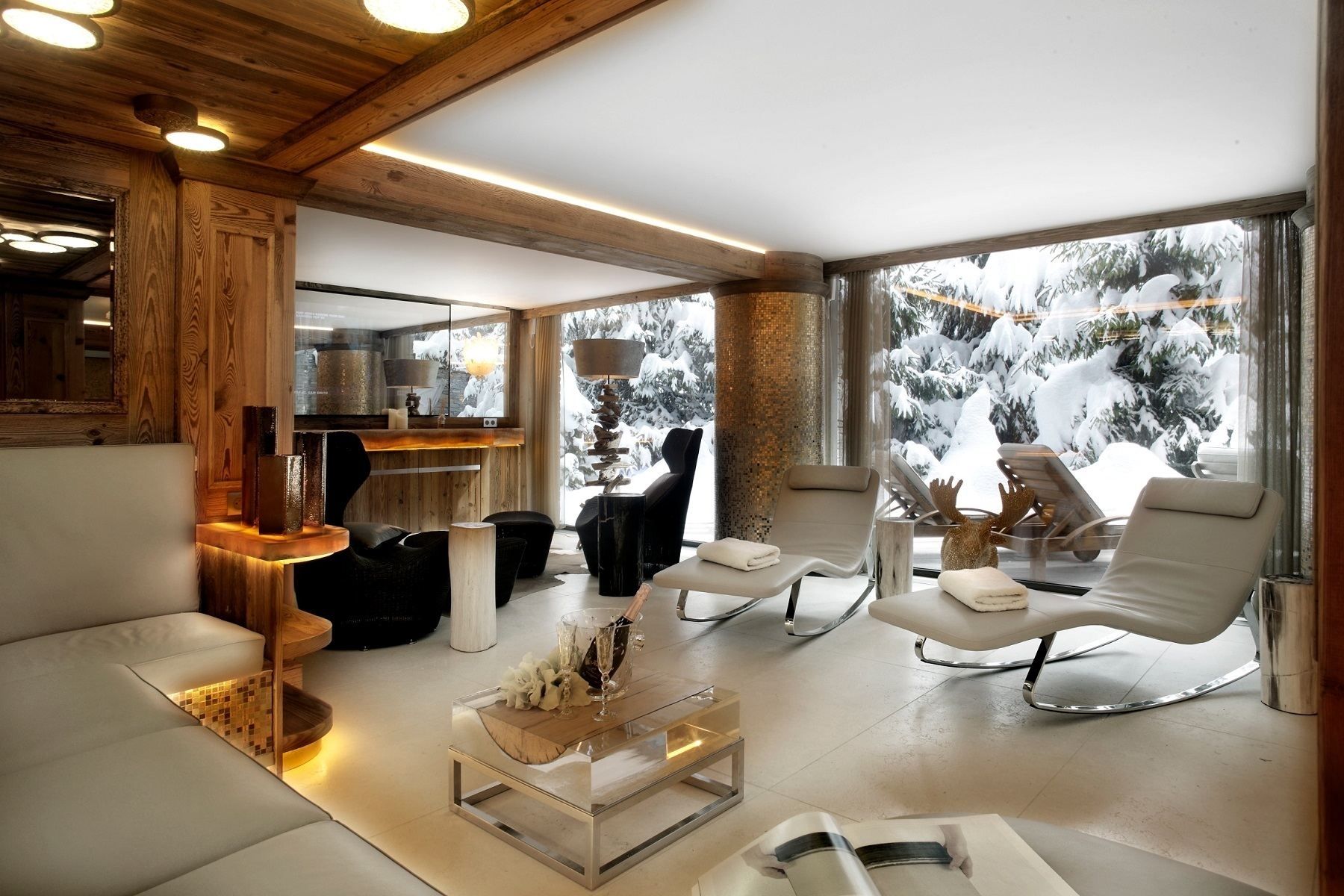 luxury chalet 7 Rooms for seasonal rent on COURCHEVEL (73120)