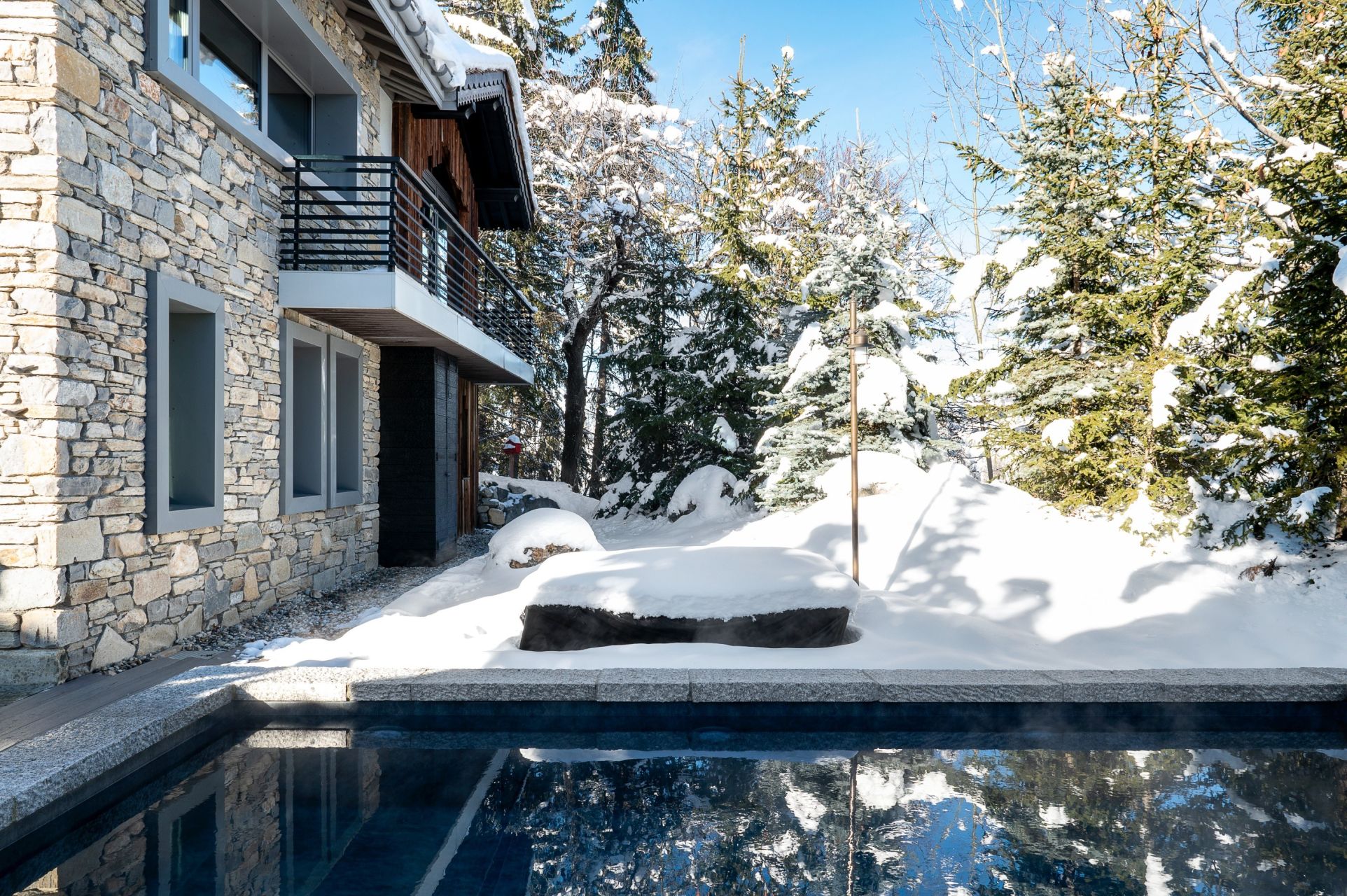 luxury chalet 7 Rooms for seasonal rent on COURCHEVEL (73120)
