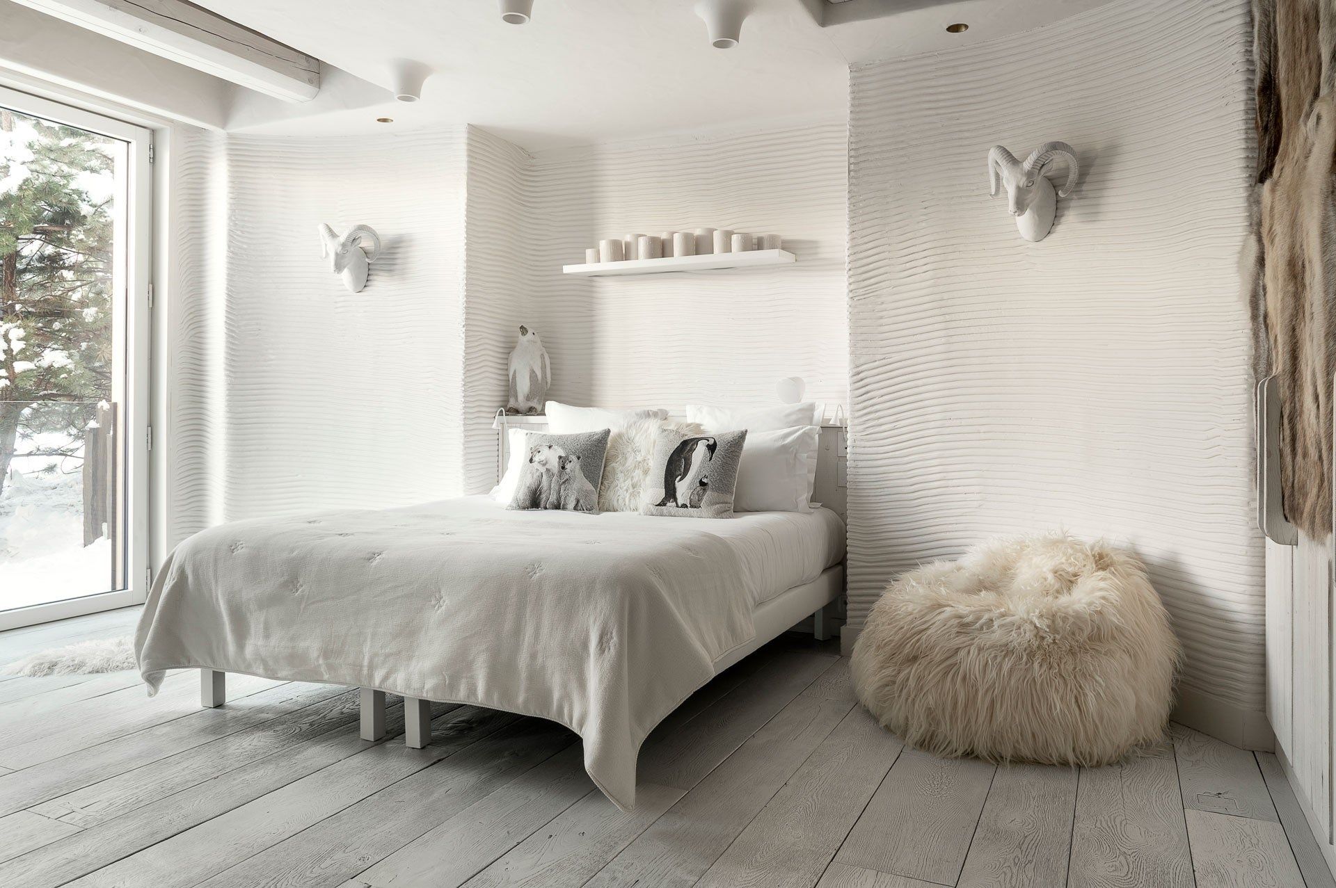 luxury chalet 10 Rooms for seasonal rent on COURCHEVEL (73120)