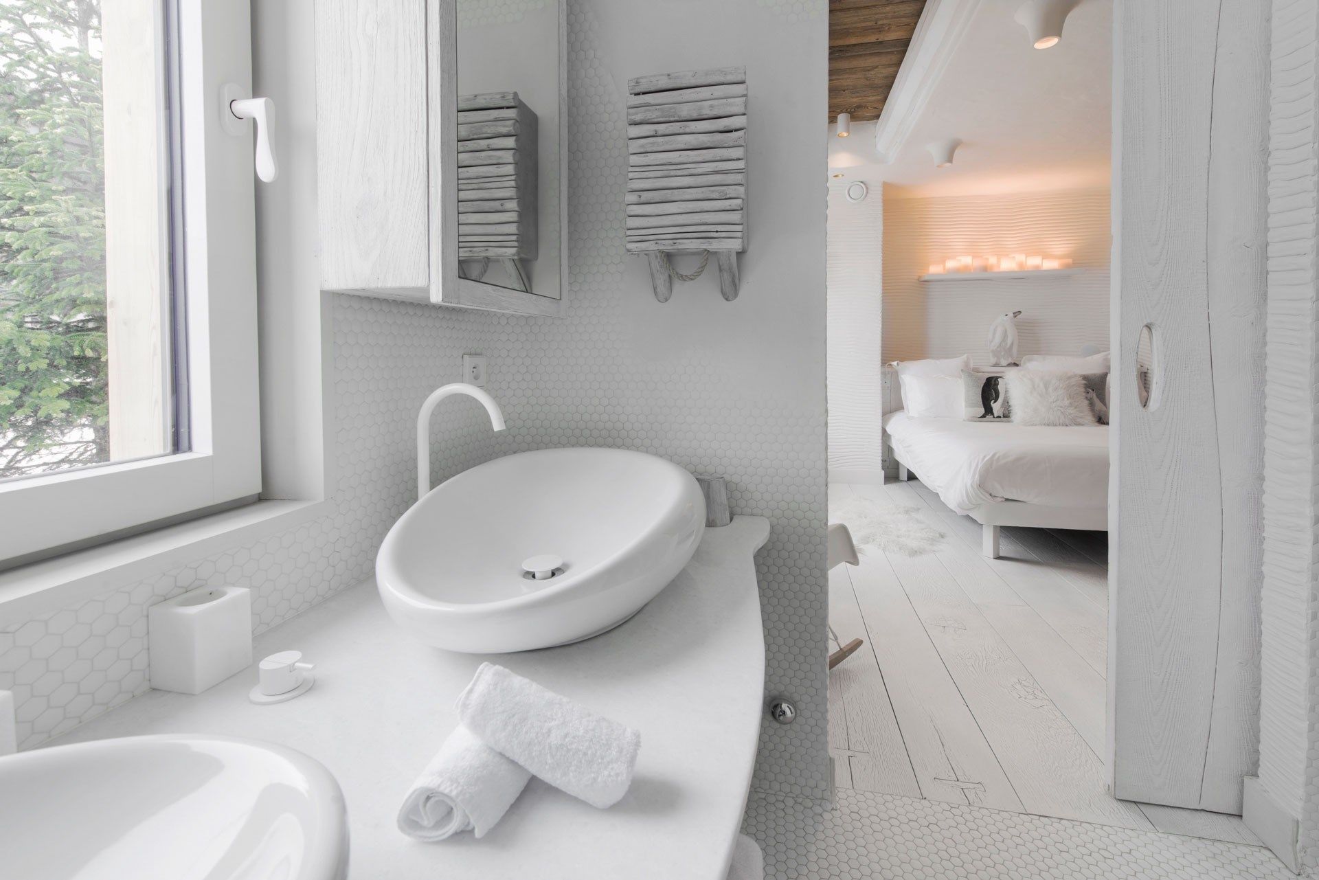 luxury chalet 10 Rooms for seasonal rent on COURCHEVEL (73120)