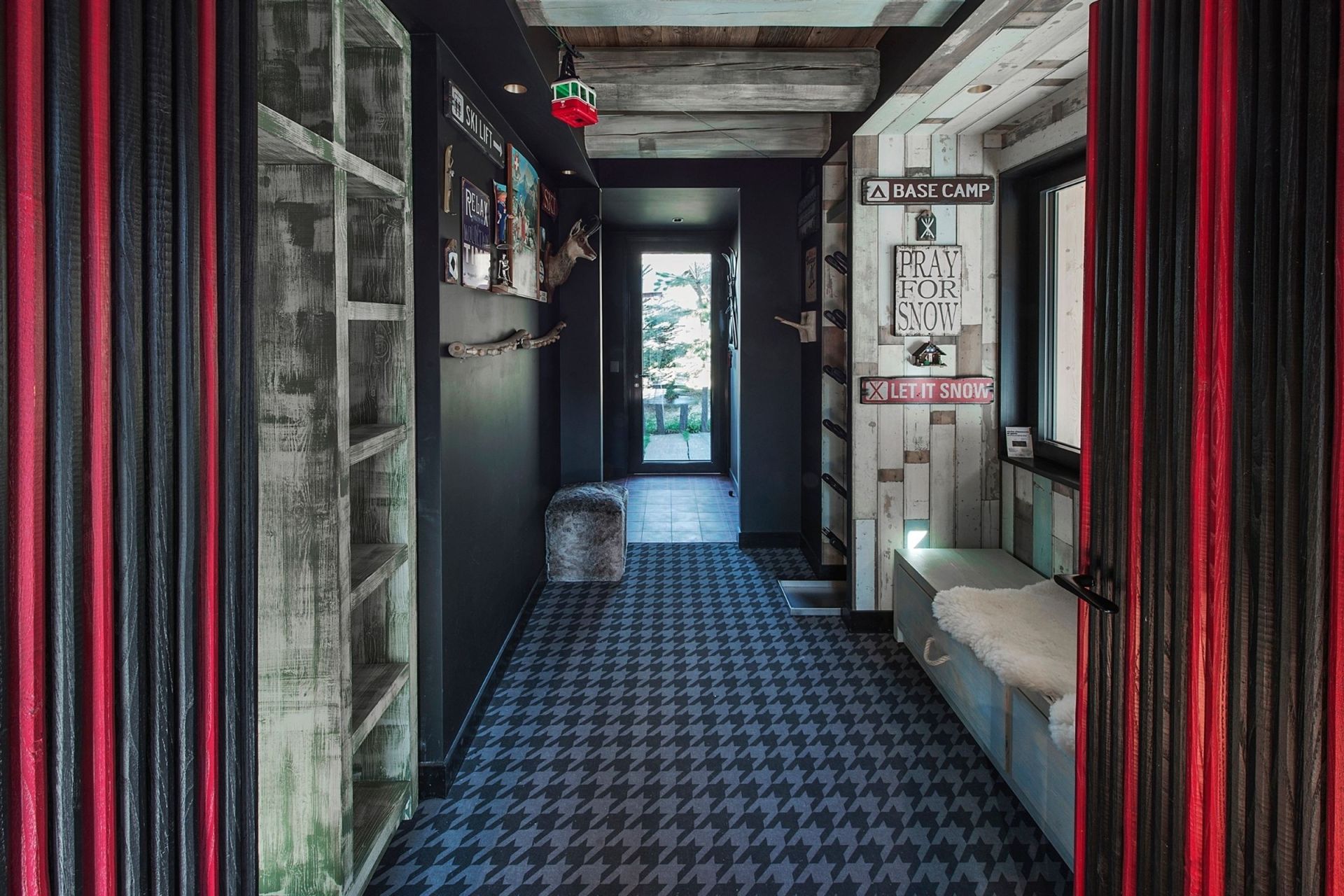 luxury chalet 10 Rooms for seasonal rent on COURCHEVEL (73120)