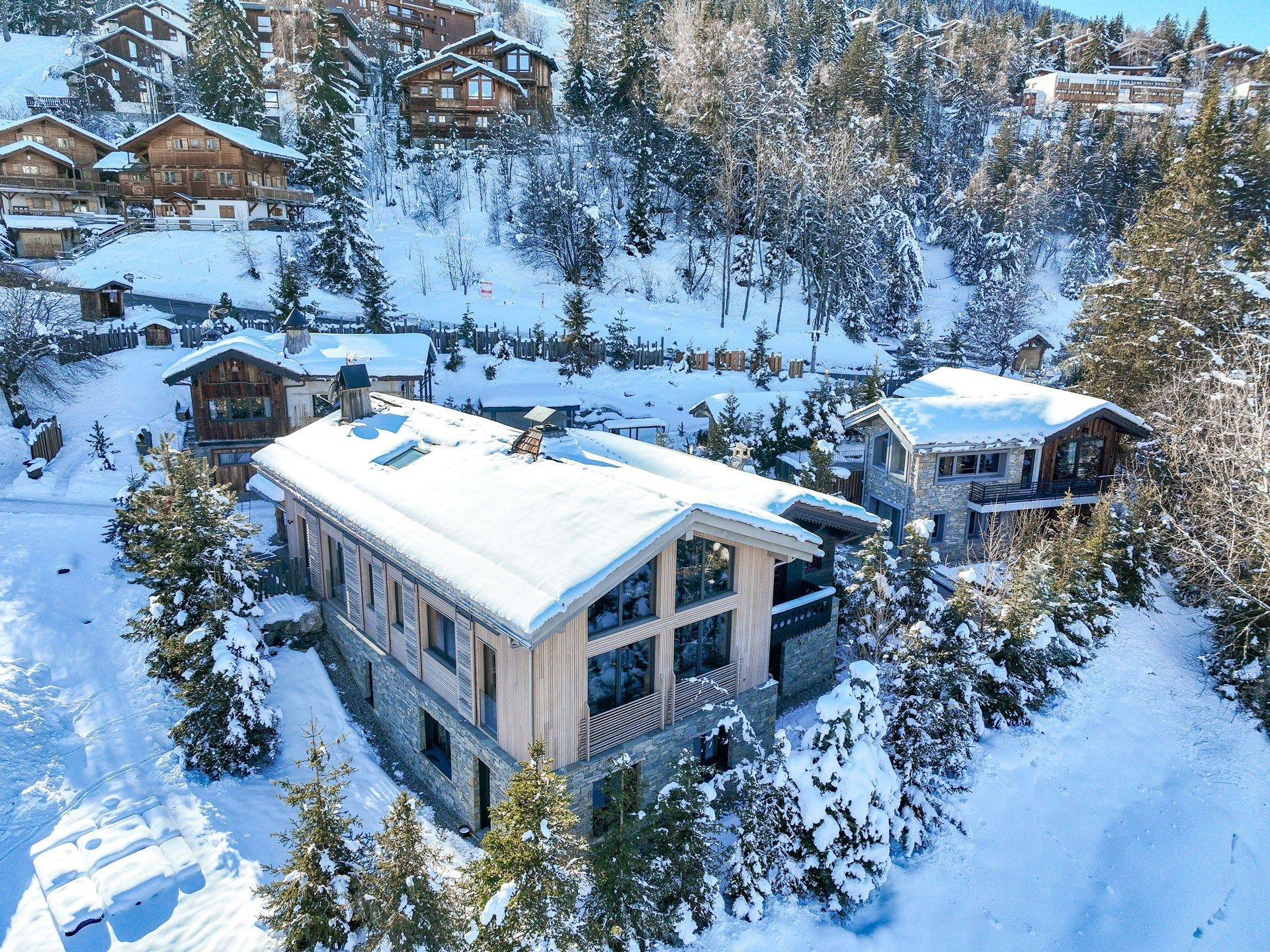 luxury chalet 10 Rooms for seasonal rent on COURCHEVEL (73120)