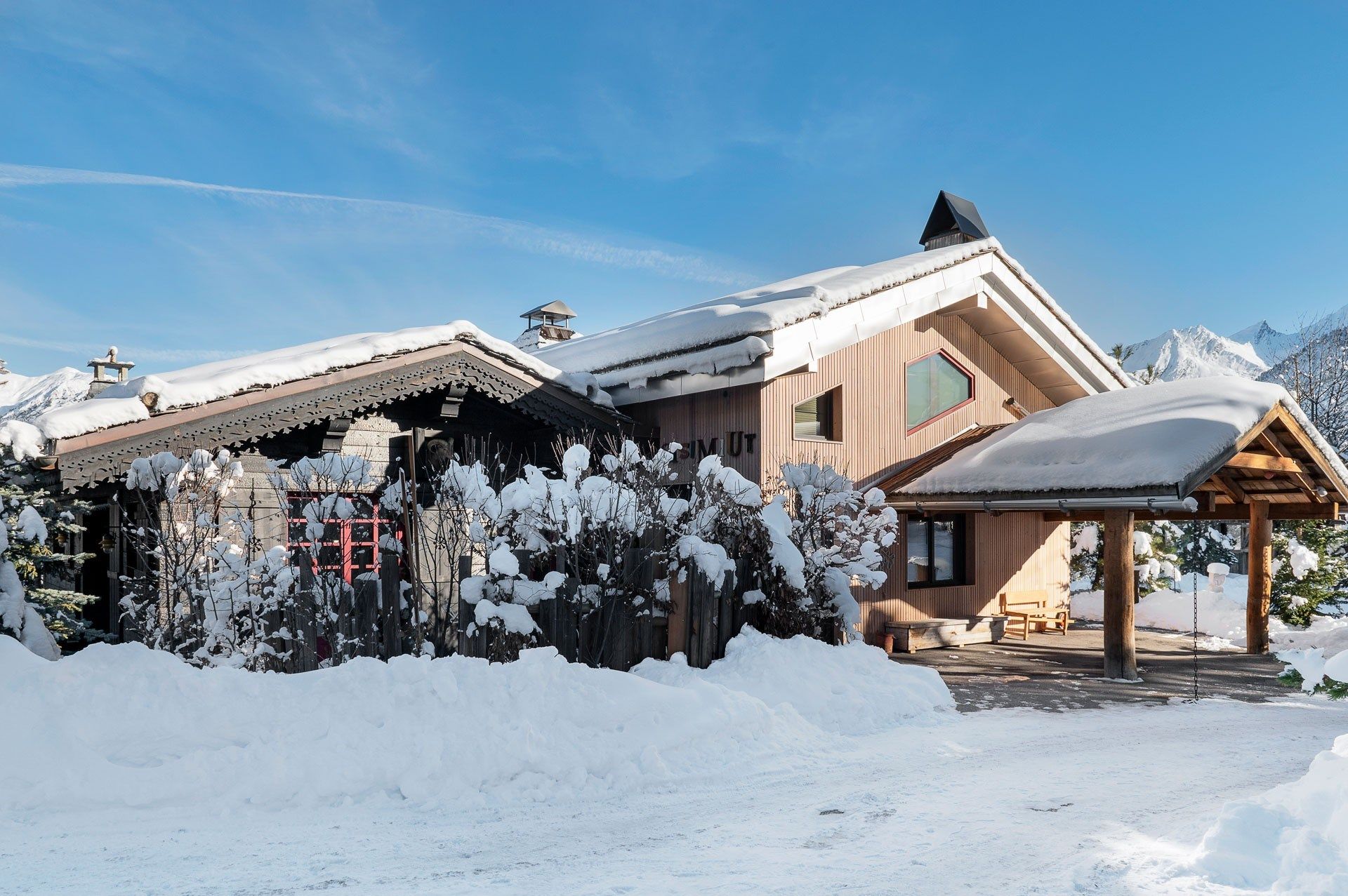 luxury chalet 10 Rooms for seasonal rent on COURCHEVEL (73120)