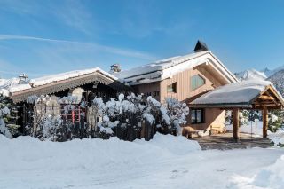 luxury chalet 10 Rooms for seasonal rent on COURCHEVEL (73120)