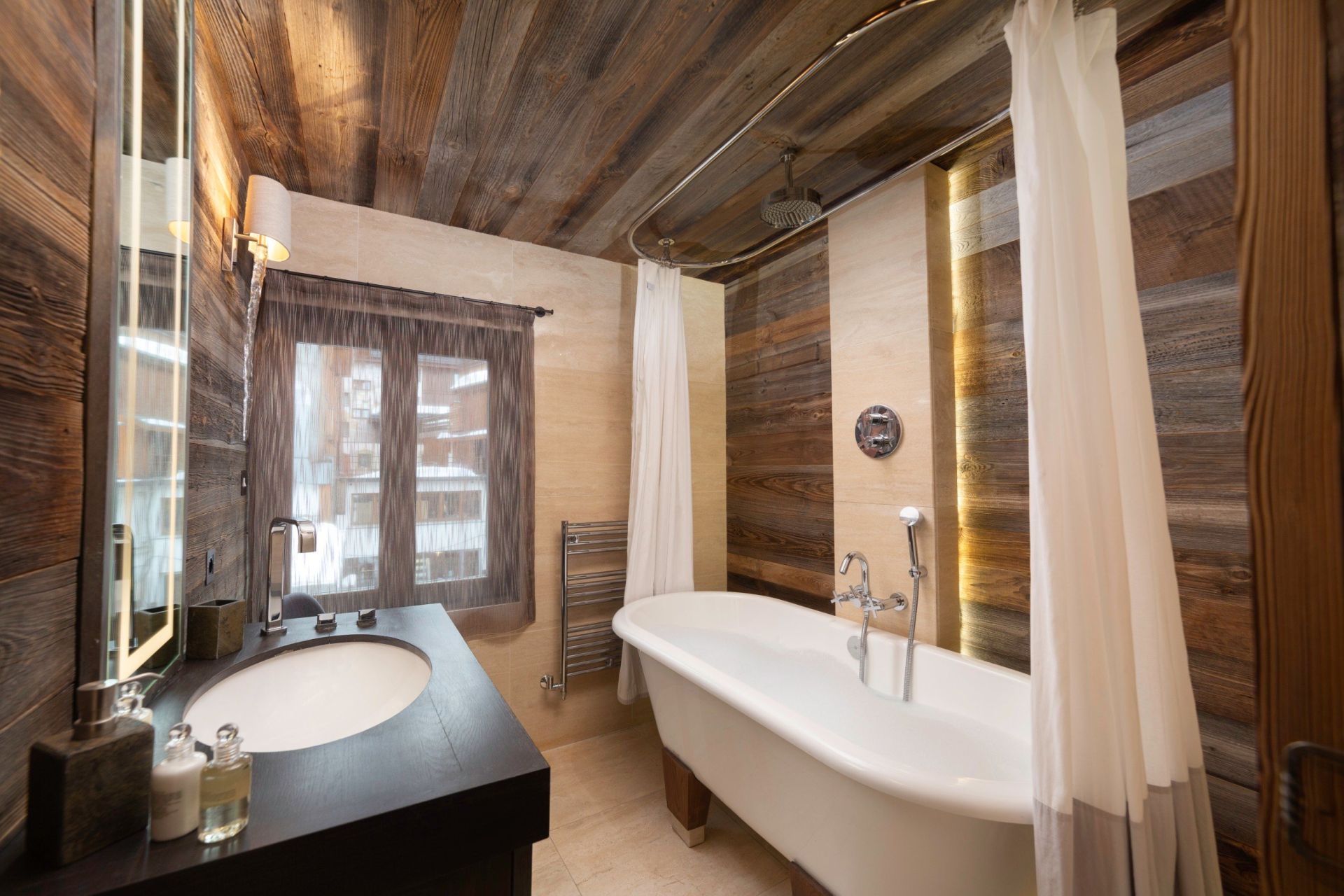luxury chalet 7 Rooms for seasonal rent on COURCHEVEL (73120)