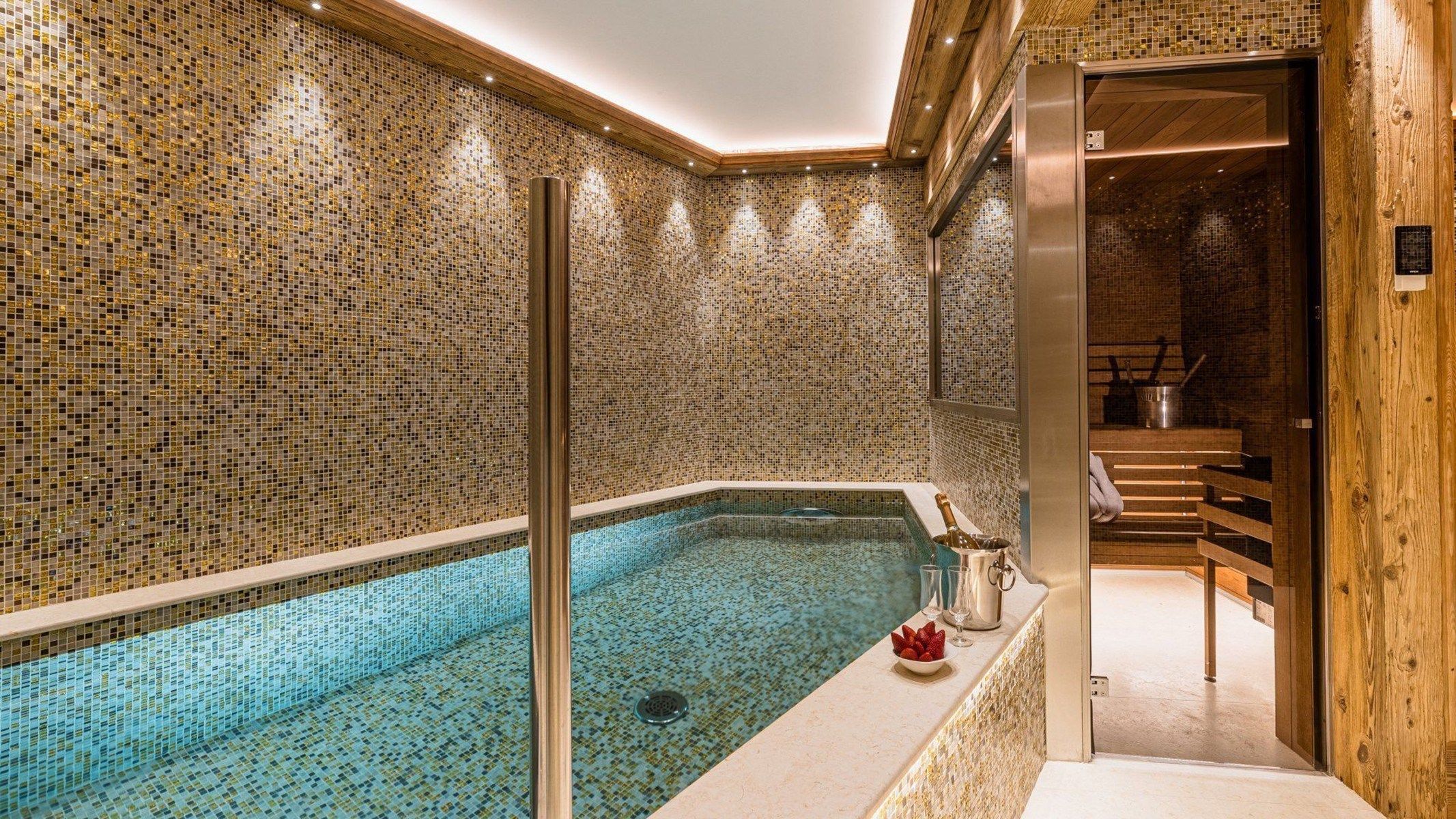 luxury chalet 7 Rooms for seasonal rent on COURCHEVEL (73120)