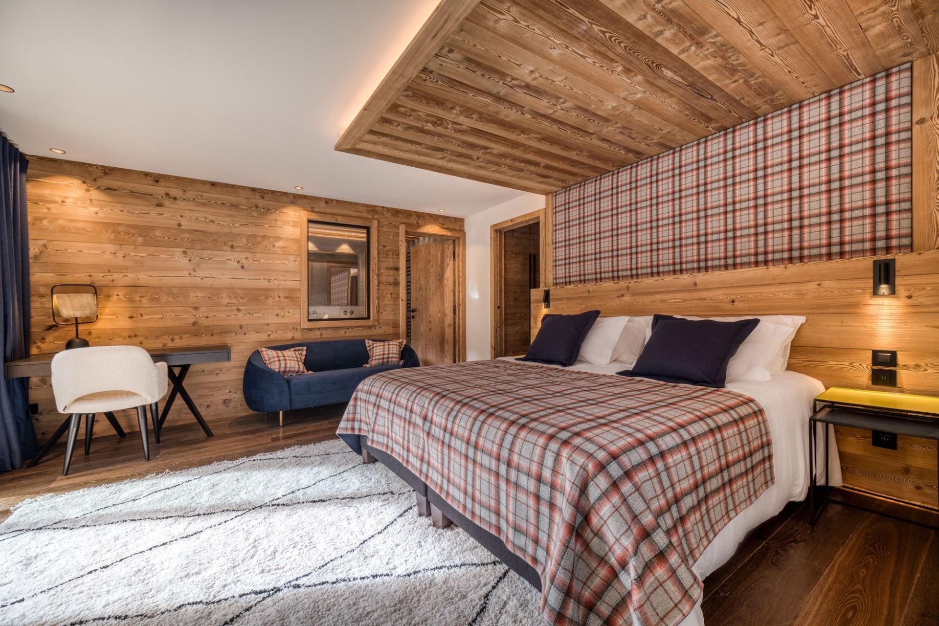 luxury chalet 9 Rooms for seasonal rent on COURCHEVEL (73120)