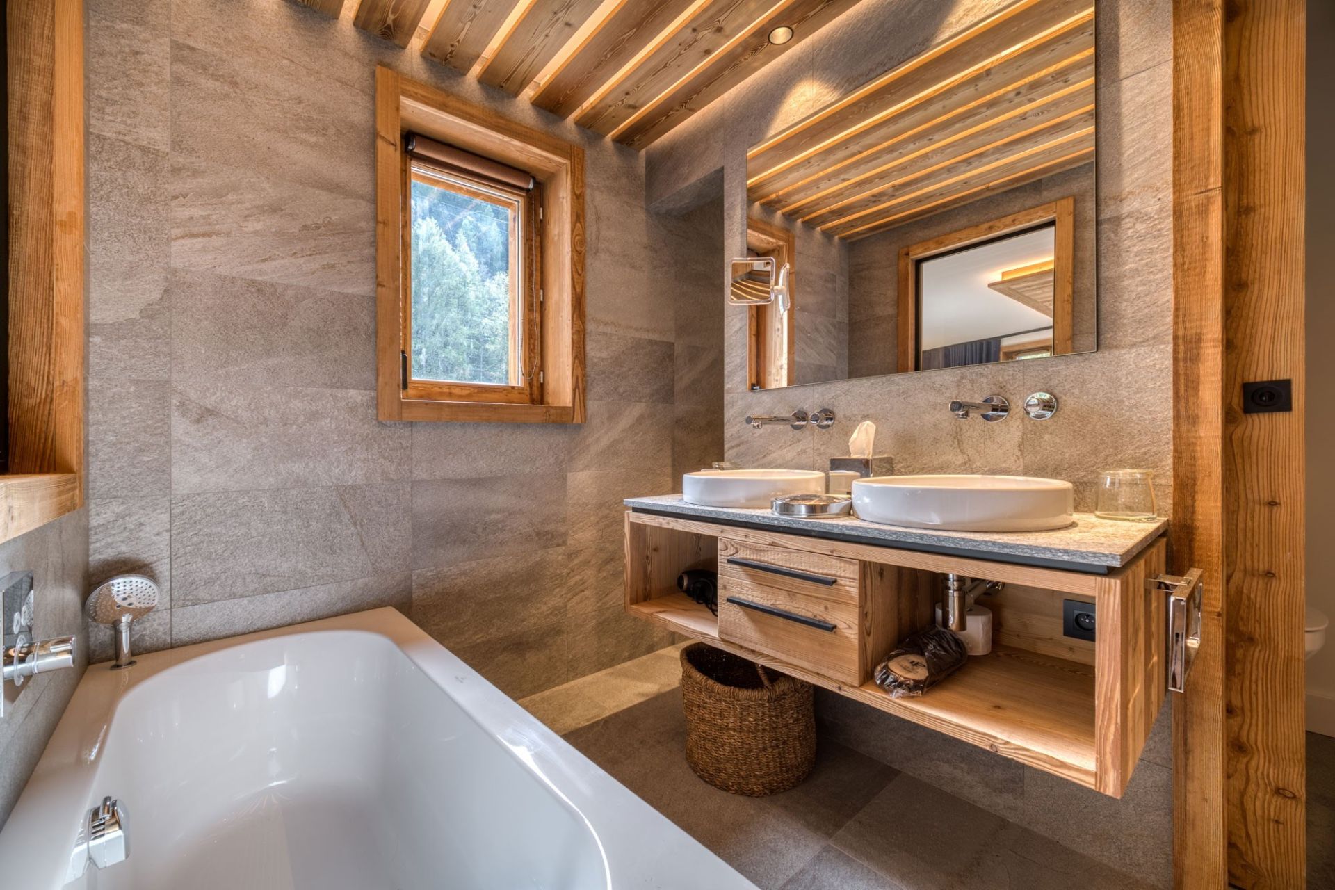 chalet de luxe 9 Pièces en location saisonnière sur COURCHEVEL (73120)