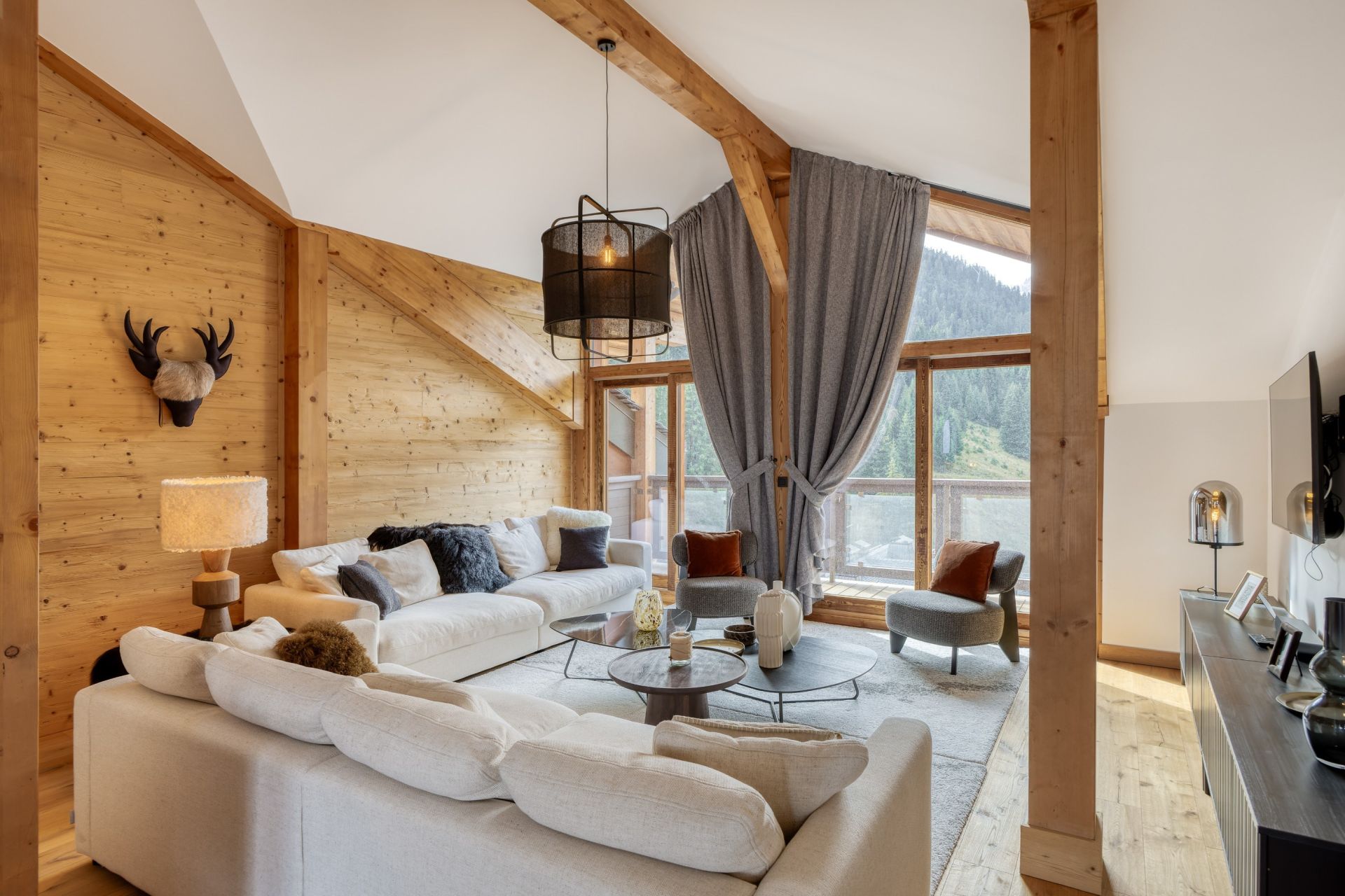 luxury apartment 5 Rooms for sale on COURCHEVEL (73120)